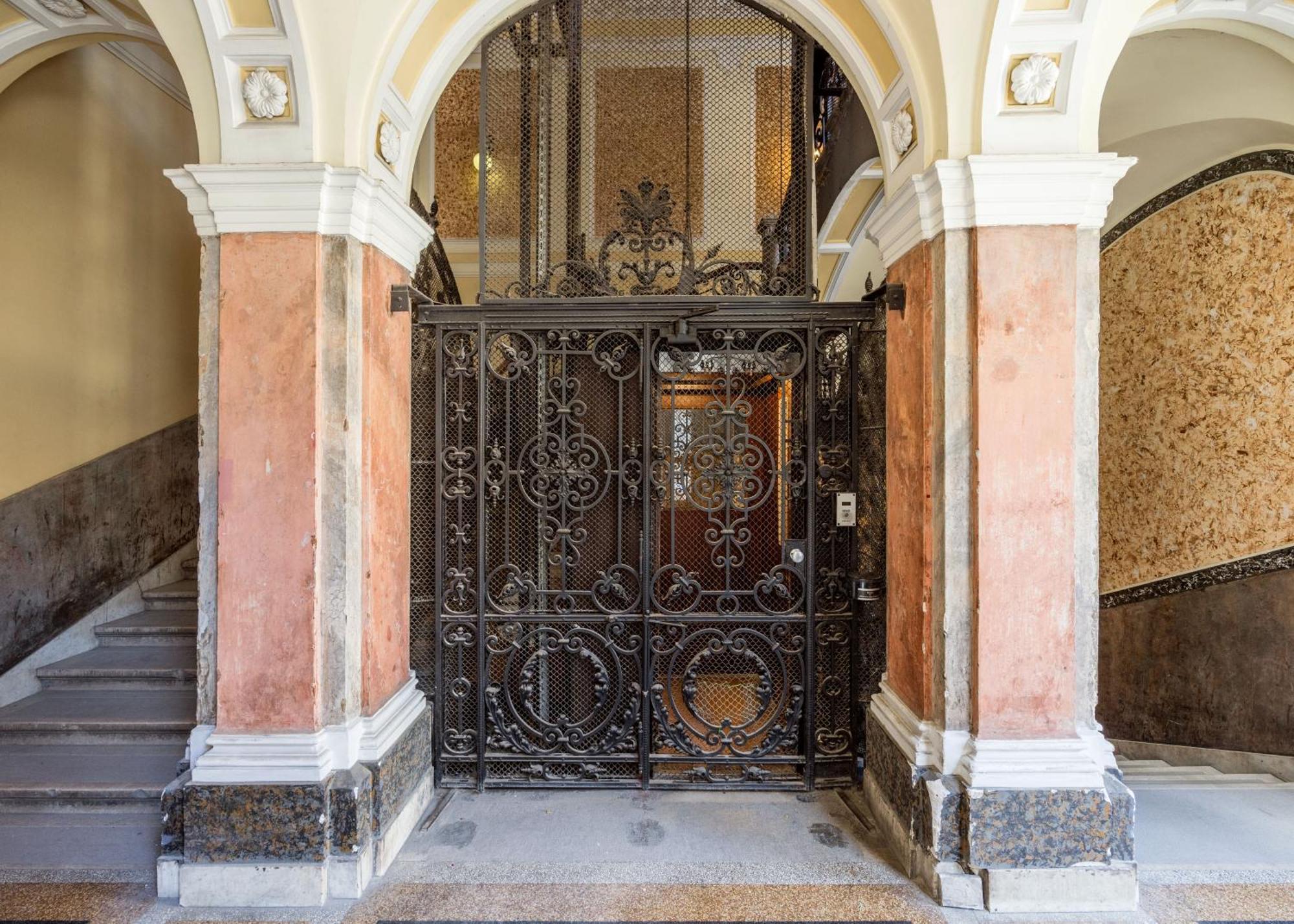 Discover Your Budapest Retreat-Walk To Parliament Kültér fotó